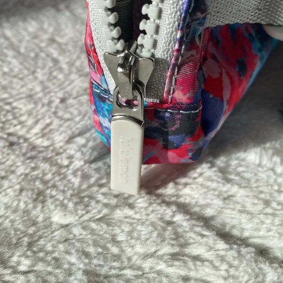 Lululemon 1L Everywhere Belt Bag Flower Glide Multi/Vapor NWOT - Picture 6 of 6